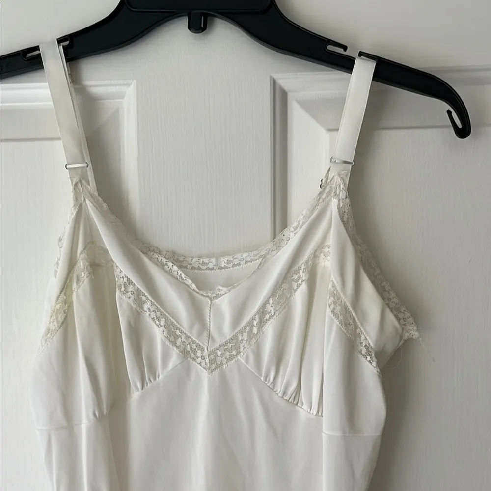 Vintage Elegant White Lace Slip Great Condition Size undefined - Image 2