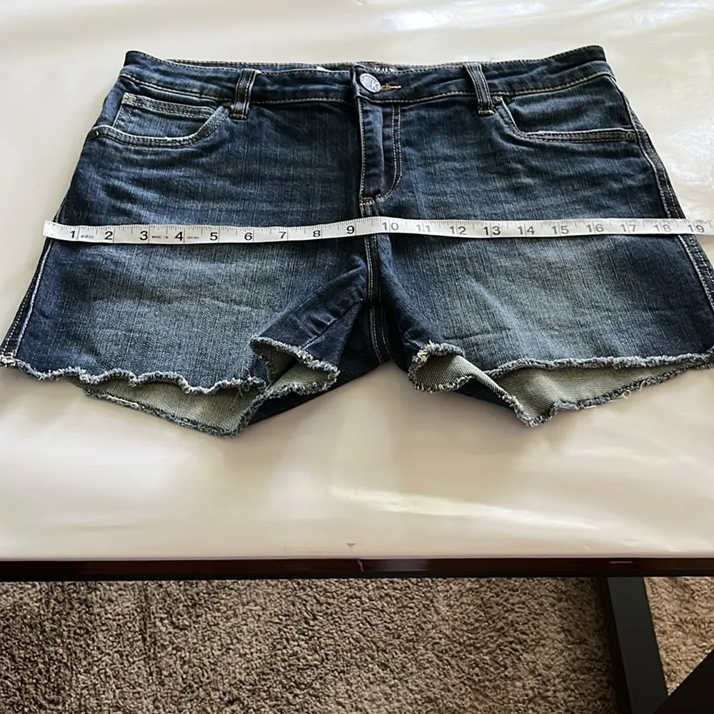 Kut From The Kloth Gidget Fray Short Mid Rise Size 8 - Image 5