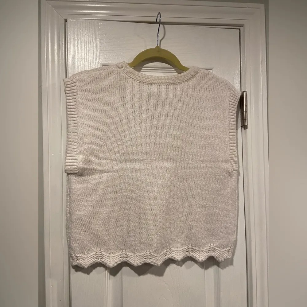 NWT Sincerely Jules Size L Cream Pointelle Knit Flower Sleeveless Top Vest Yellow Size L - Image 9