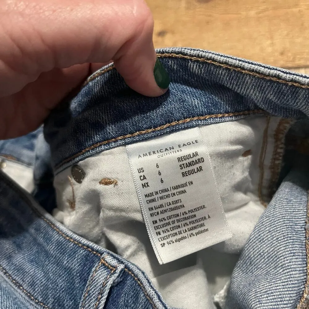 American Eagle's | Women's Medium Wash Denim Busted Knees Mom Jeans Sz 6 - Image 6