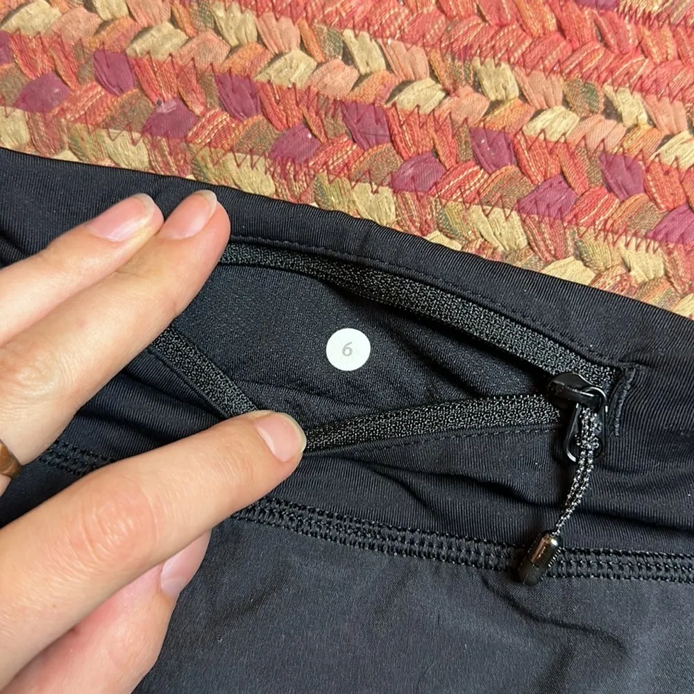 LULULEMON BLACK 2.5” SPEED SHORTS LOW RISE ATHLETIC RUNNING - Image 3