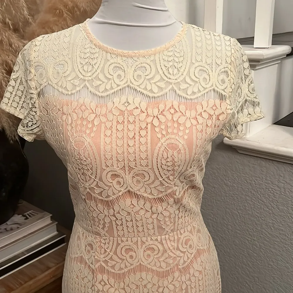 Anthropologie Vone Red Midi Cap Sleeve Lace Sheath Dress Size 2 - Image 2