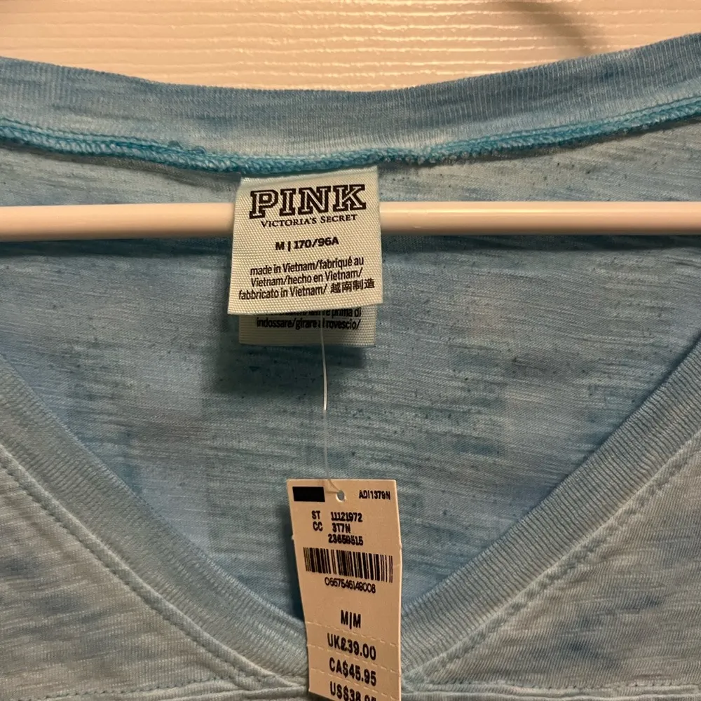 NWT Women’s VICTORIA’S SECRET PINK Pullover Top Sz M Beautiful Blue V - Image 2