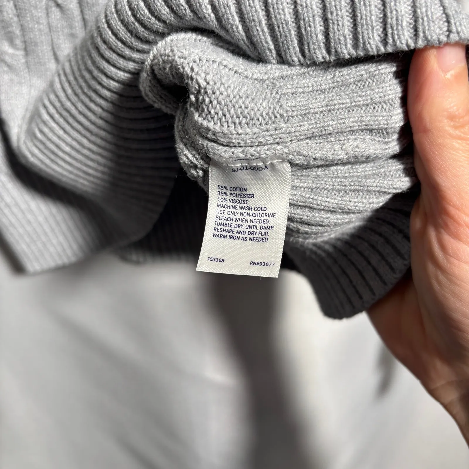 St. Johns Bay Gray V Neck Cable Knit Sweater Sz M Tennis Prep Old Money Academia - Image 4