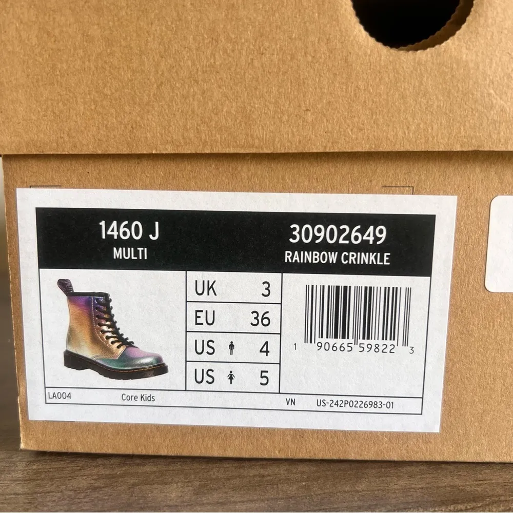 DR. MARTENS Junior 1460 Lace Up Unisex Boots Size 5 or 4#B1175 B1123 - Image 3