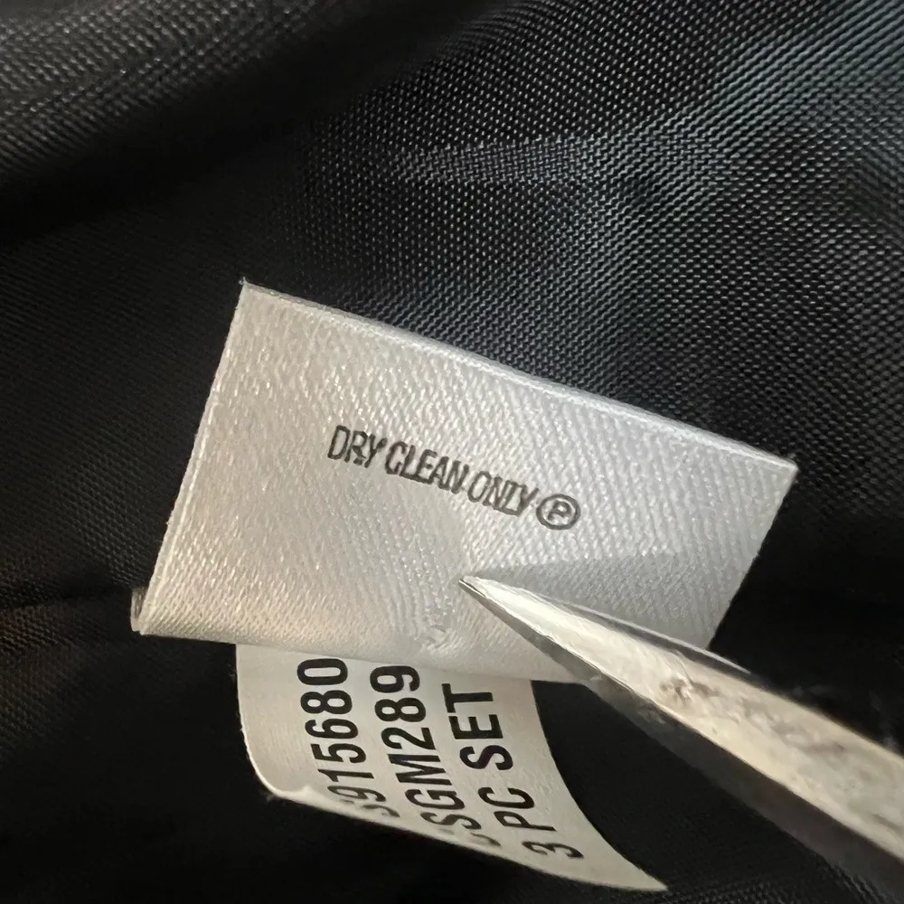 Calvin Klein Women's Gray Button-Front Blazer - Size 8 - Timeless & Chic - Image 6