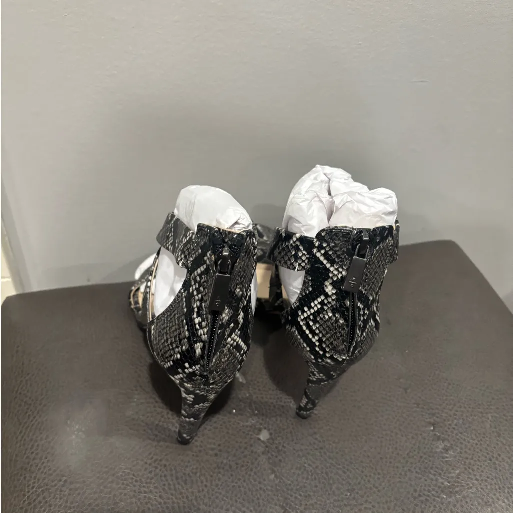 Kenneth Cole Women's Brooke Cross strap heeled sandal - Image 6