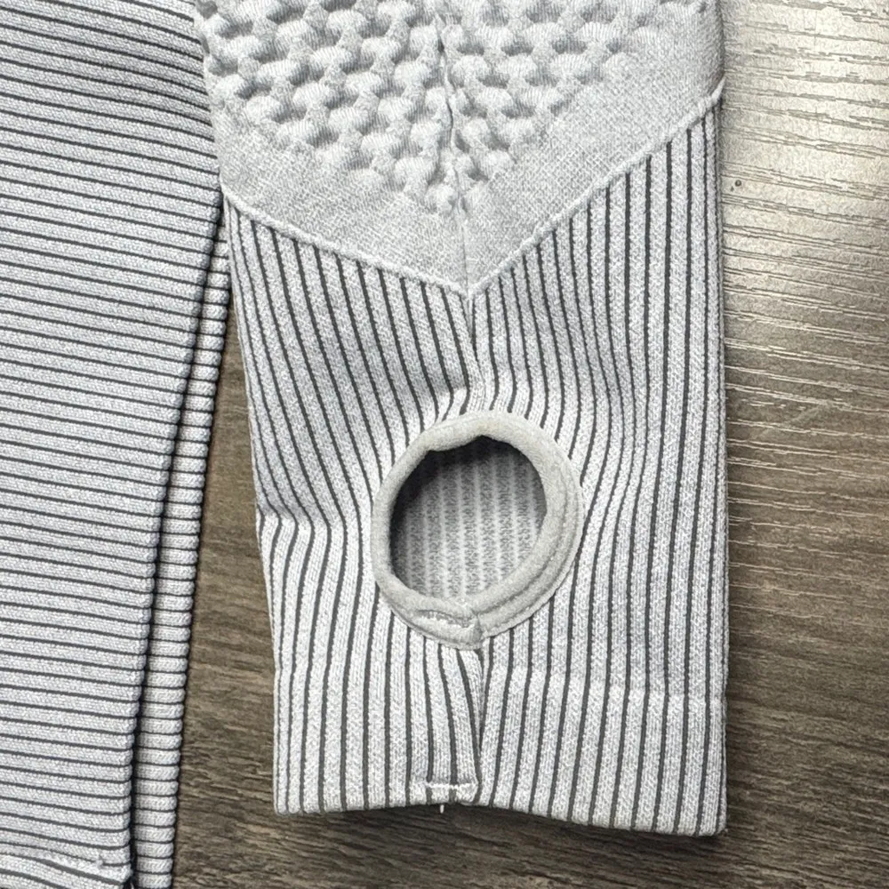 Bella Movement Women's Textured Athletic Crop Jacket in Light Gray Size M - Image 3