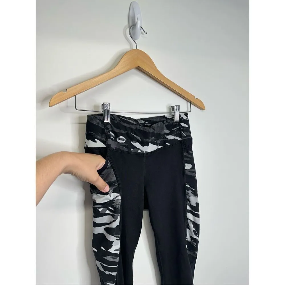 Athleta Leggins Womens Capri‎ Camouflage Print Black/White Size XS - Image 8