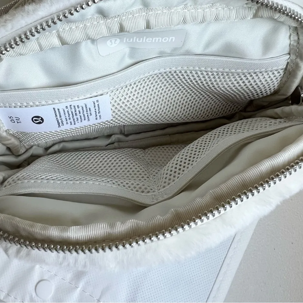 Lululemon Everywhere Belt Bag Plush Fleece, Color Bone/ Silver, 1L, NWT - Image 10