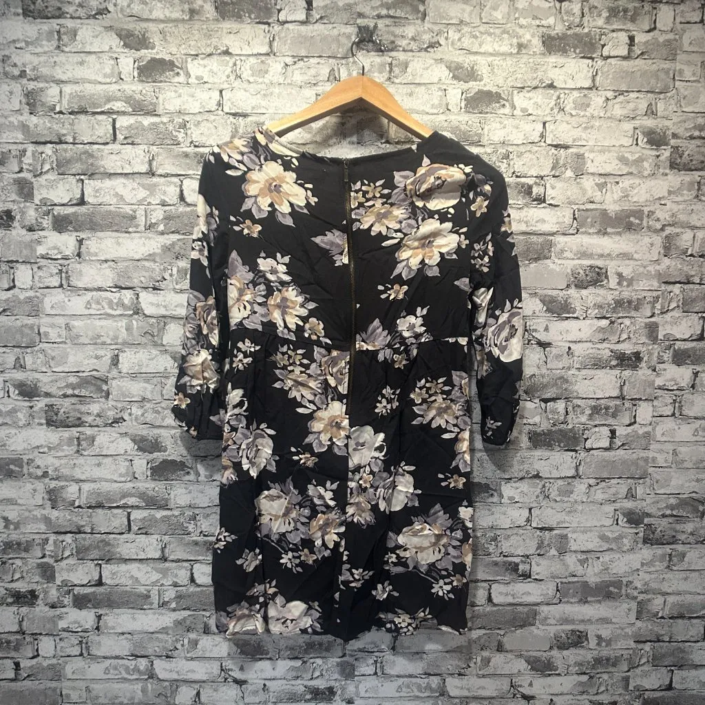 EUC Old Navy Black Base Floral Dress Size Small - Image 4