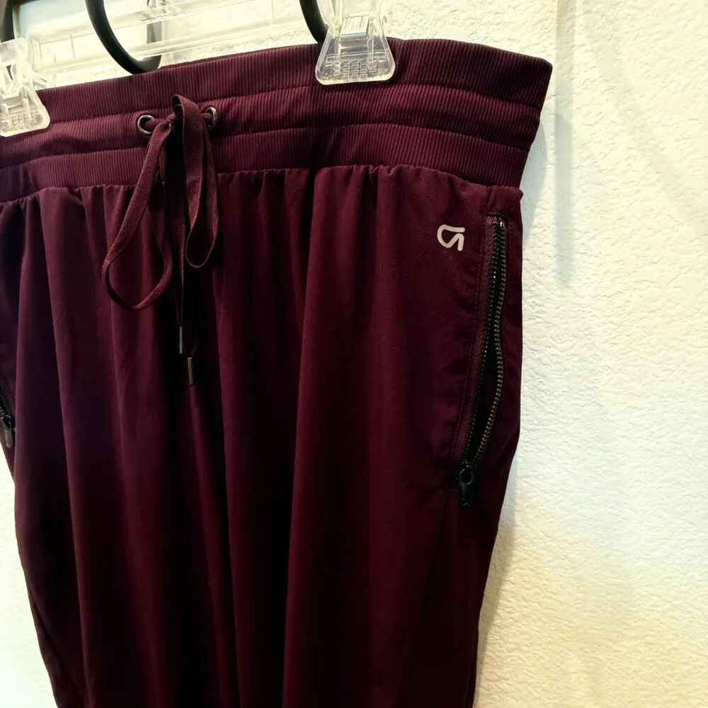 GapFit Burgundy Capri Joggers - Size M - Image 2