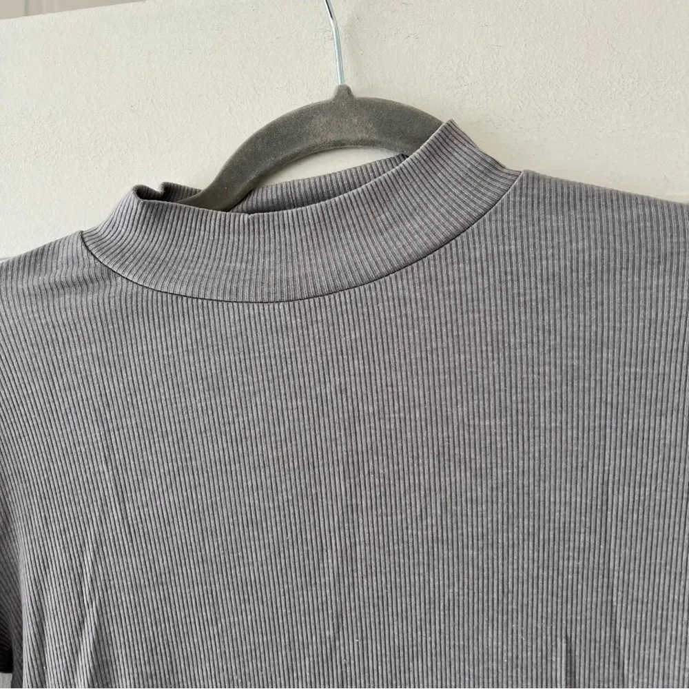 ⭐️ J. Crew Mercantile Grey Mock Neck Ribbed Knit 3/4 Sleeve Knit Top Size XXS Gray - Image 2