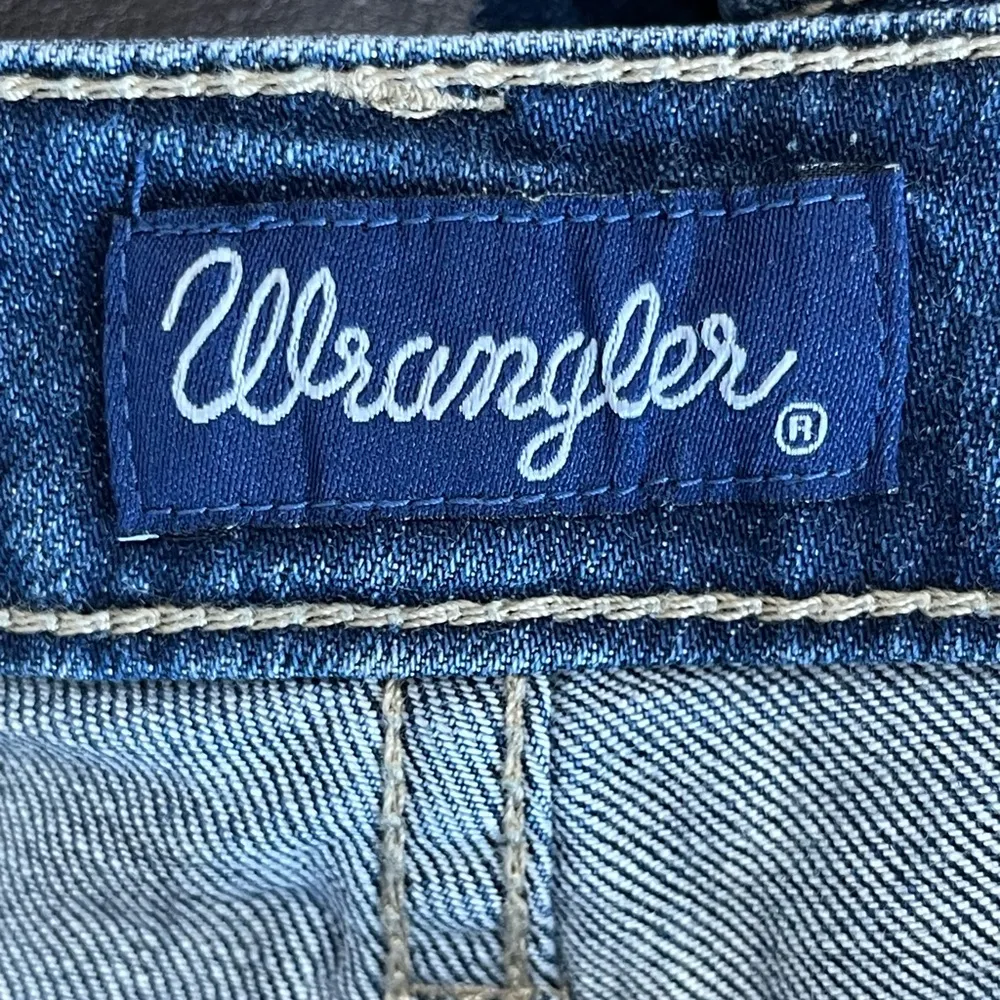 Wrangler  Embroidered Distressed Flare Jeans size 11/34 rodeo western southwest - Image 13