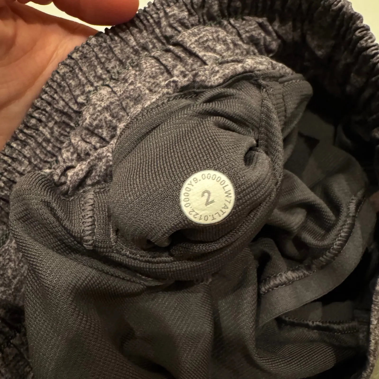 Lululemon Hotty Hot Low Rise Lined Short Size 2 Gray Black Zipper Pockets - Image 5