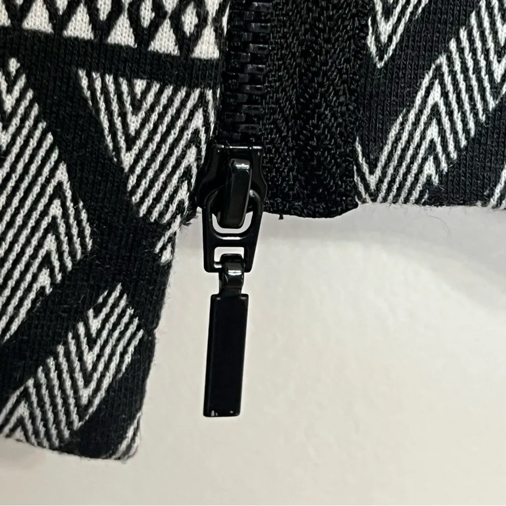 Trina Turk Women's Lilly Sleeveless Asymmetric Shift‎ Dress Size Large - Image 3