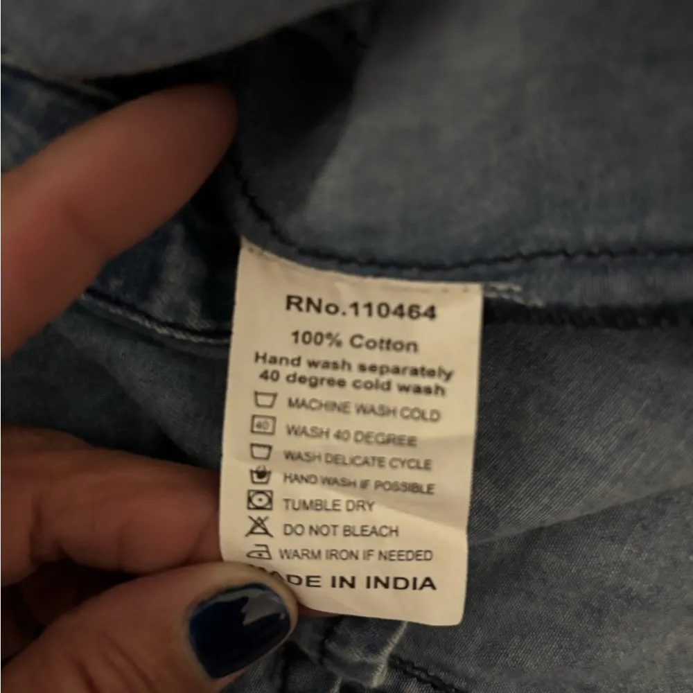 Montano Co. medium denim shirt women blue Aztec embroidered western snap shirt - Image 6