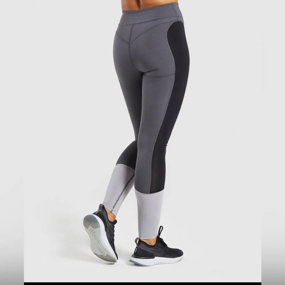 NWT Gymshark Womens Black light Gray charcoal Illusion workout leggings size M - Image 3