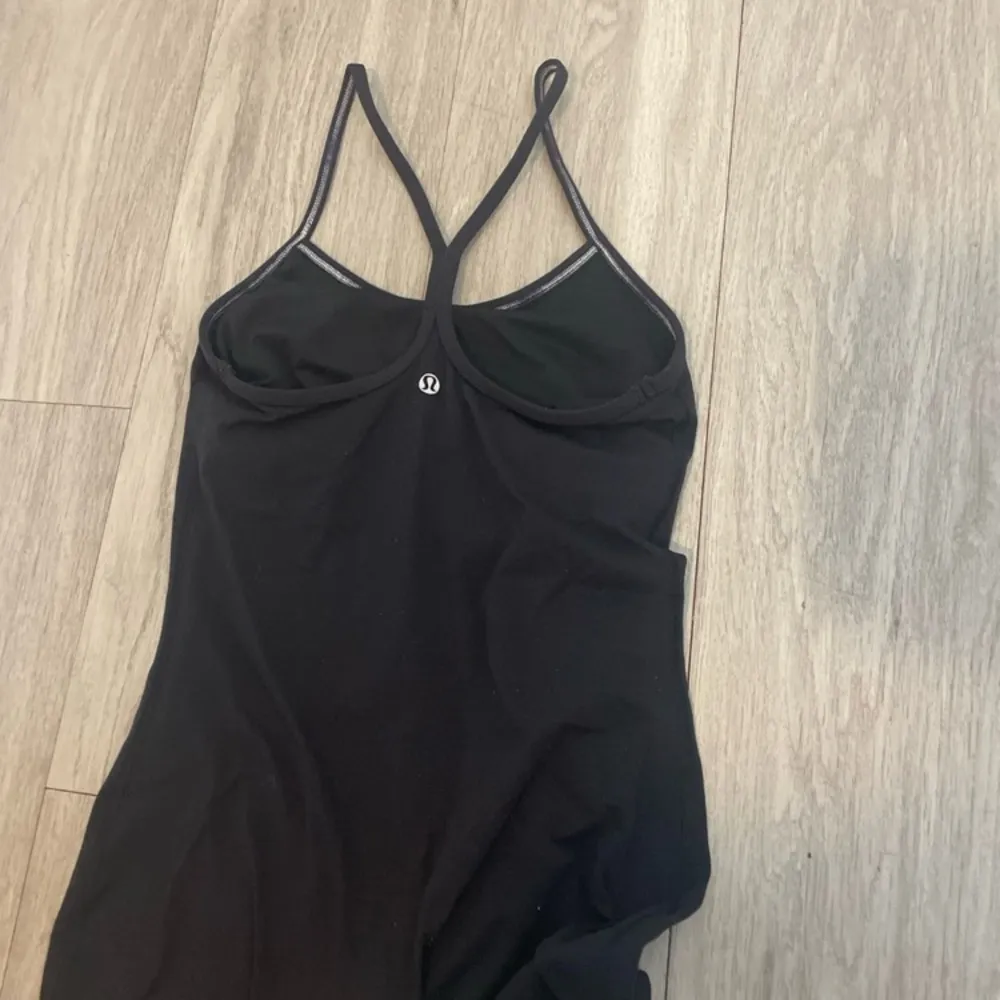 Lululemon Athletica Black Sleeveless Fitted Camisole - Image 3