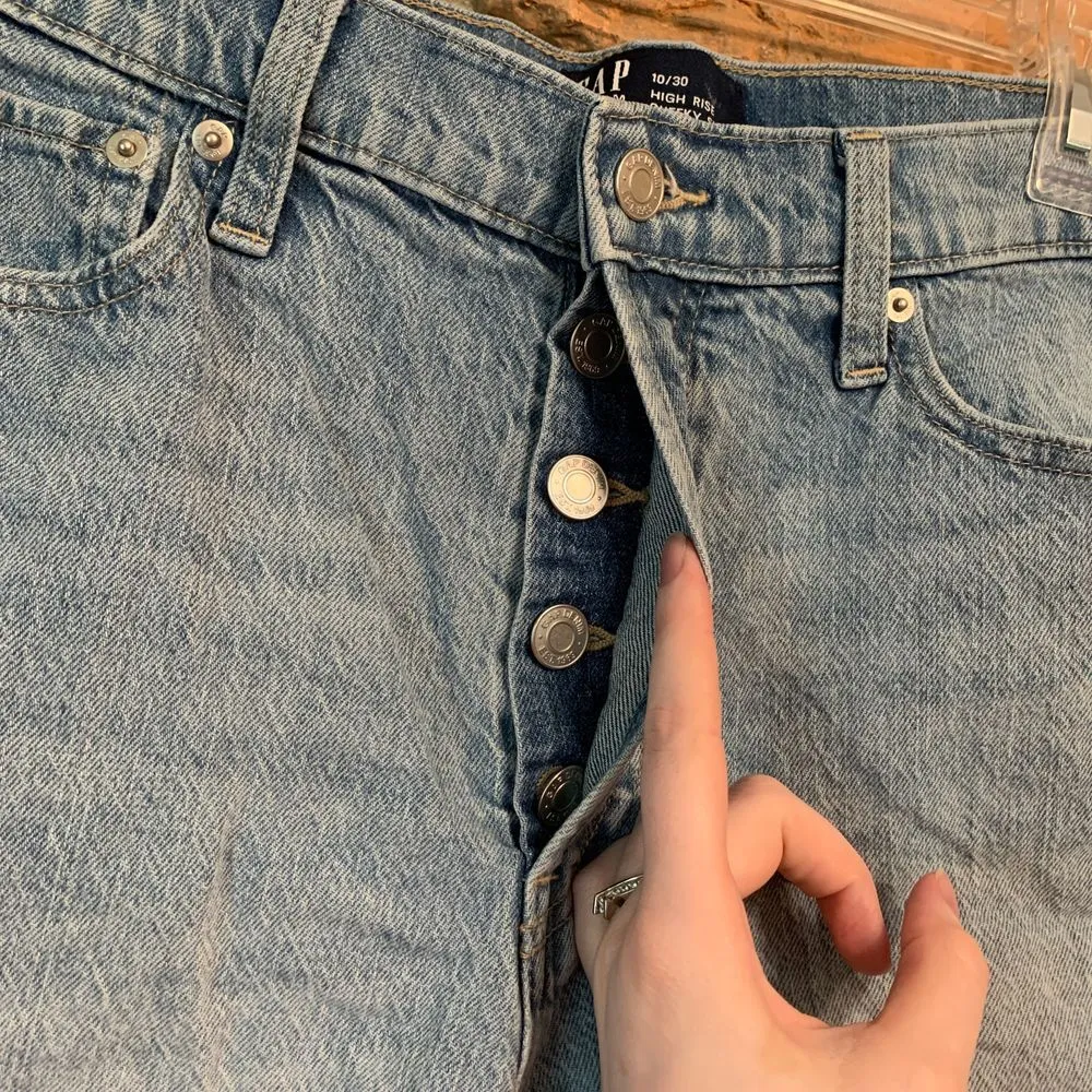 GAP Denim Women's High Rise Cheeky Raw Hem Button Fly Jean Shorts Blue - Size 10 - Image 2
