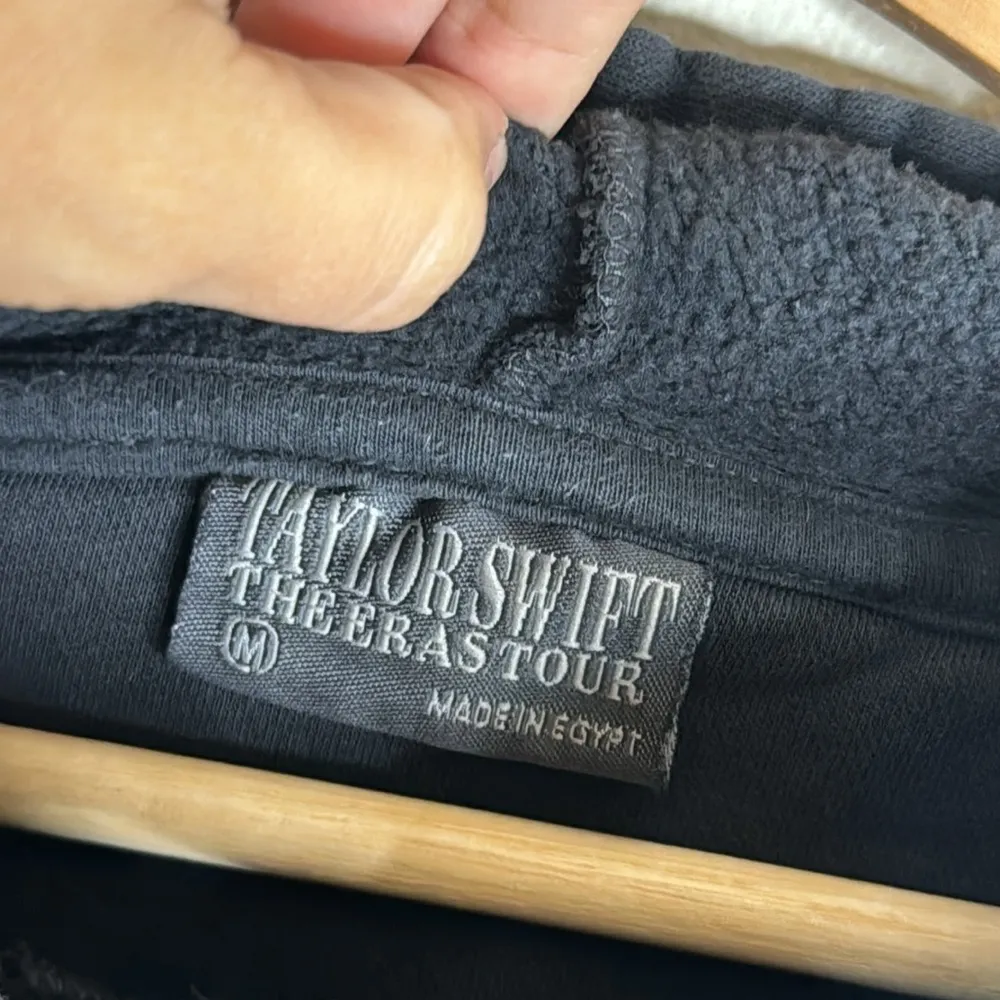 Taylor Swift Black Eras Tour Hoodie Sweatshirt pullover size medium oversized - Image 9