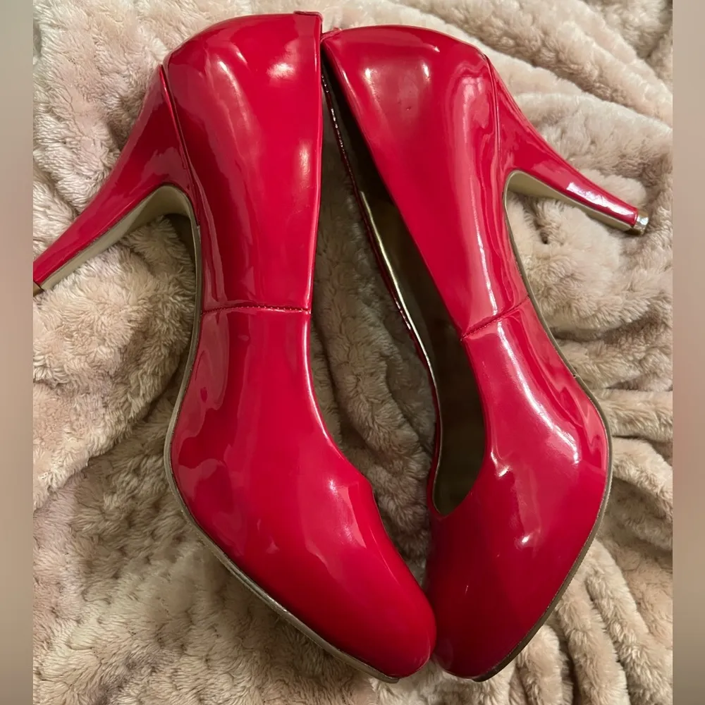 Madden Girl Candy Apple Red Patent Leather Heels Shoes - size 8 - Image 7