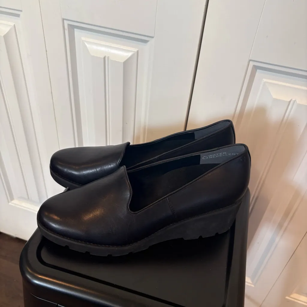 Vionic Black Water Resistant Willow Wedge Size 12 - Image 2