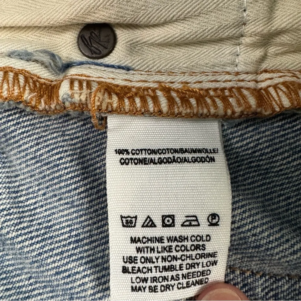 We The Free Distressed Denim Mini Skirt Medium Wash Pockets Size 27 Rigid Preppy - Image 3