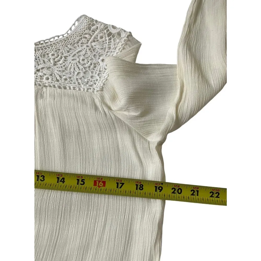 St. John's Bay Women Size Medium Cream Long Sleeve Blouse (1-338) - Image 7