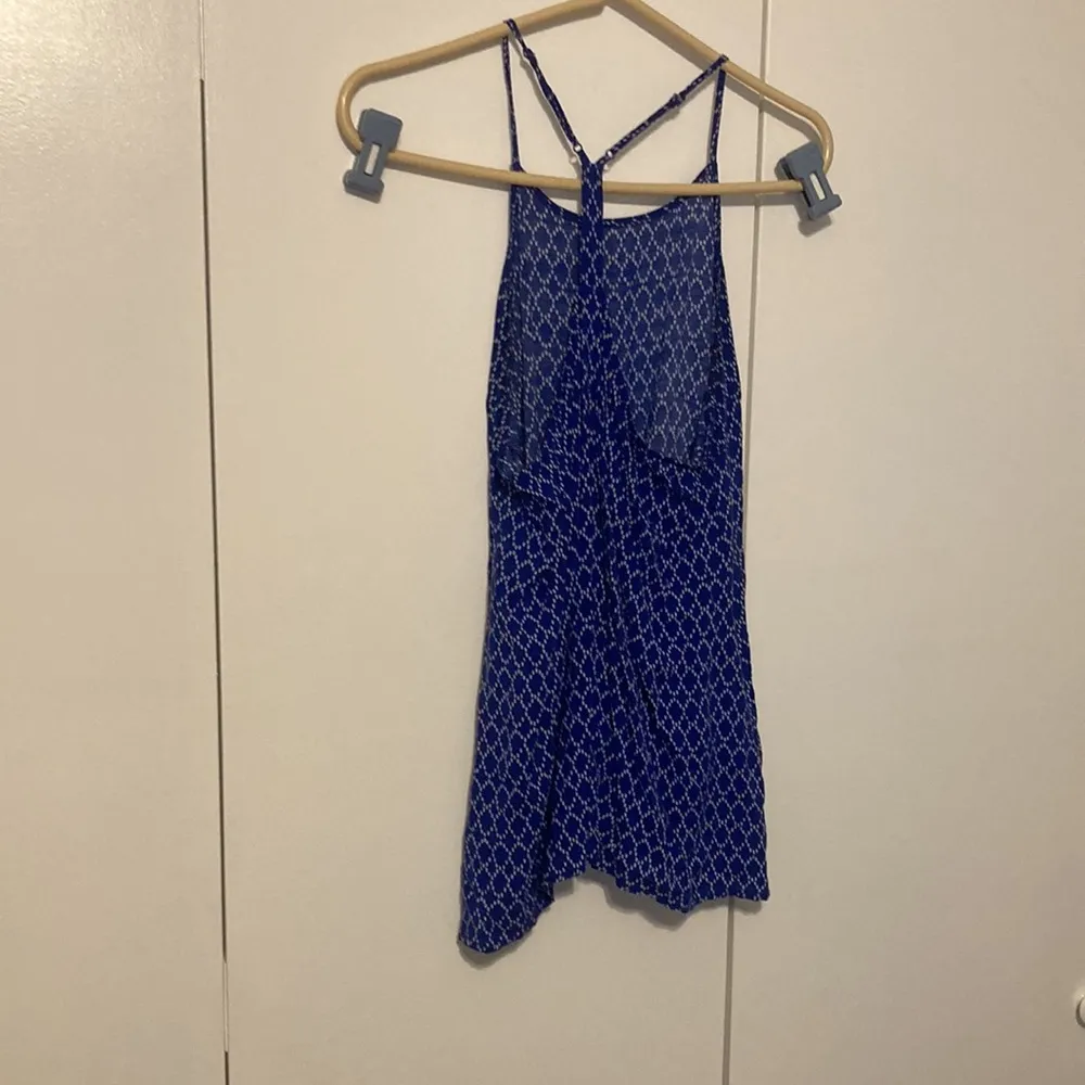 Old Navy Women’s Size Medium High Neck Blue/White Top - Image 3