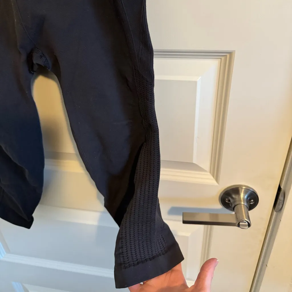 Lululemon Flow & Go Cropped Workout Pants - Image 4