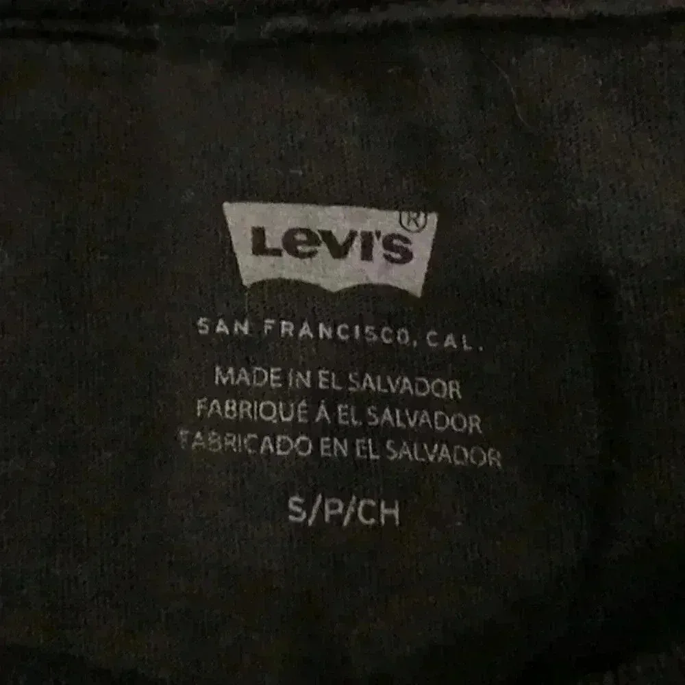 Levi's Levi’s tee shirt in size small - Image 4