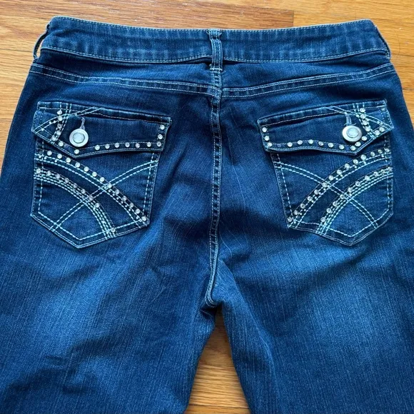New York & Company Curvy Bootcut low rise embellished back pockets jeans, size 8 Blue - Image 2