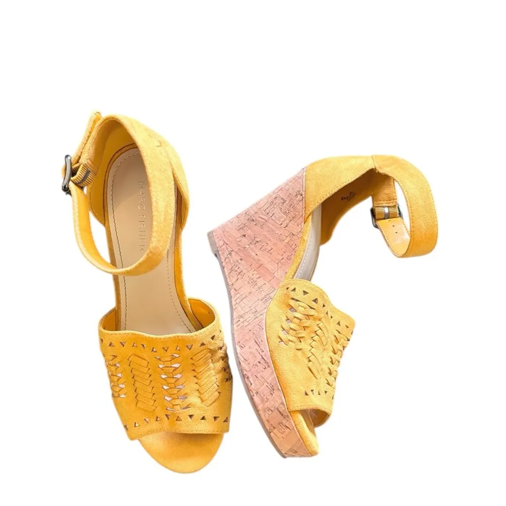 Marc Fisher Batini Sunflower Yellow Faux Suede Lasered Cork Wedge 3.5 Heel 8.5M - Image 5