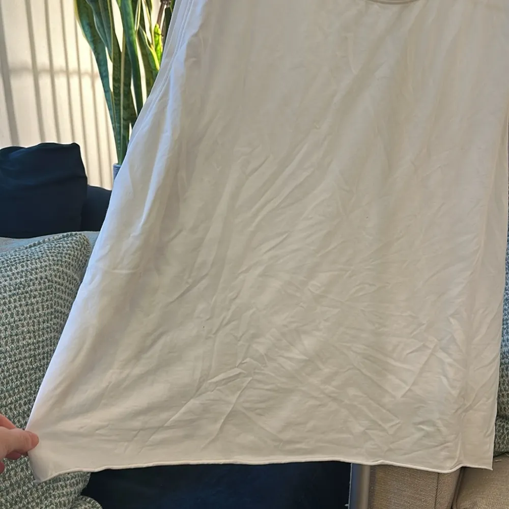 Lululemon Brunswick Muscle Tank Raw Hemline See Measurements ~Large pit2pit 23” - Image 3