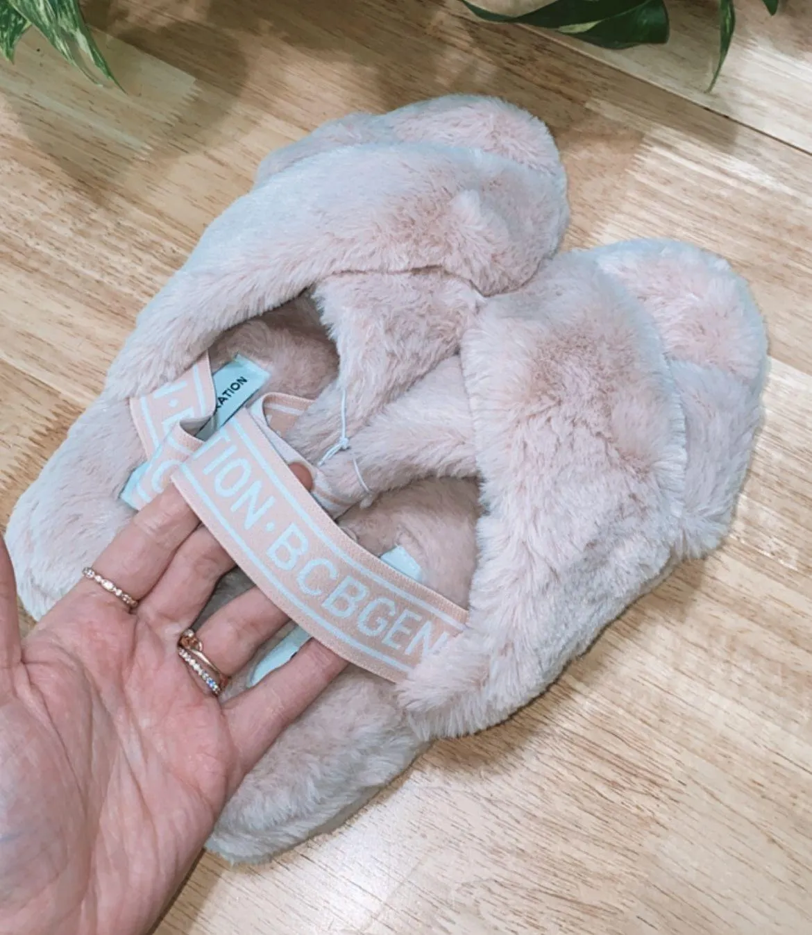BCBGMAXAZRIA generation Pink Fuzzy Slippers - Image 4