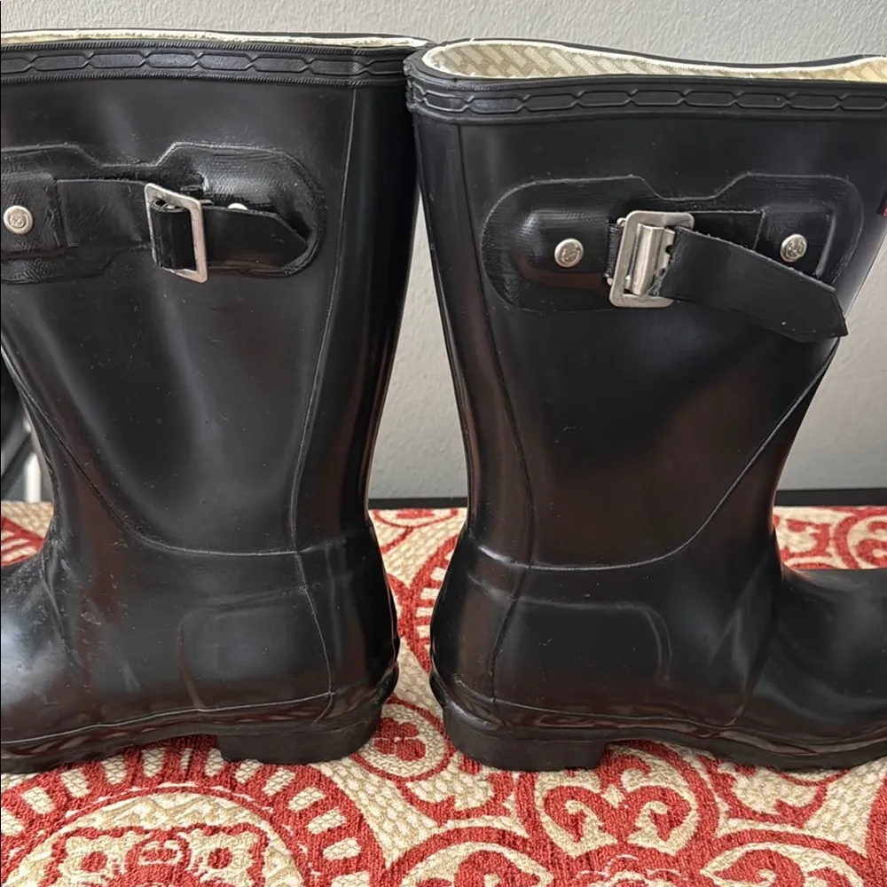 Hunter Classic Black Short Boots - Image 5