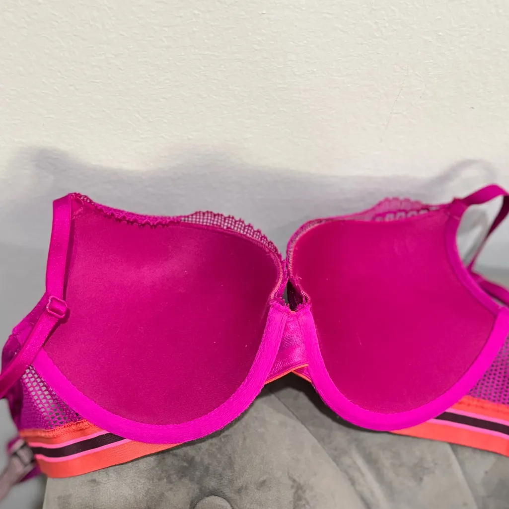 Victoria’s Secret VINTAGE ‘Very Sexy’ (Bombshell) Lace Magenta Push-Up Bra - Image 13