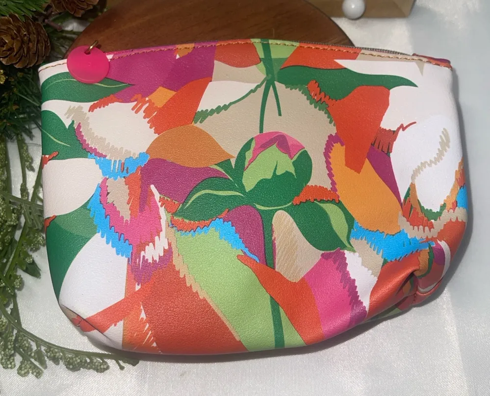 Ipsy May 2023 Blooming with Potential Abstract Floral Print Cosmetic Makeup Bag. Green - Image 1