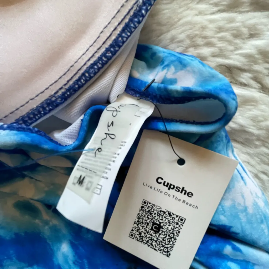 Cupshe One Piece Swimsuit Halter Neck Women’s size Medium‎ Blue Tie Dye Pattern - Image 3