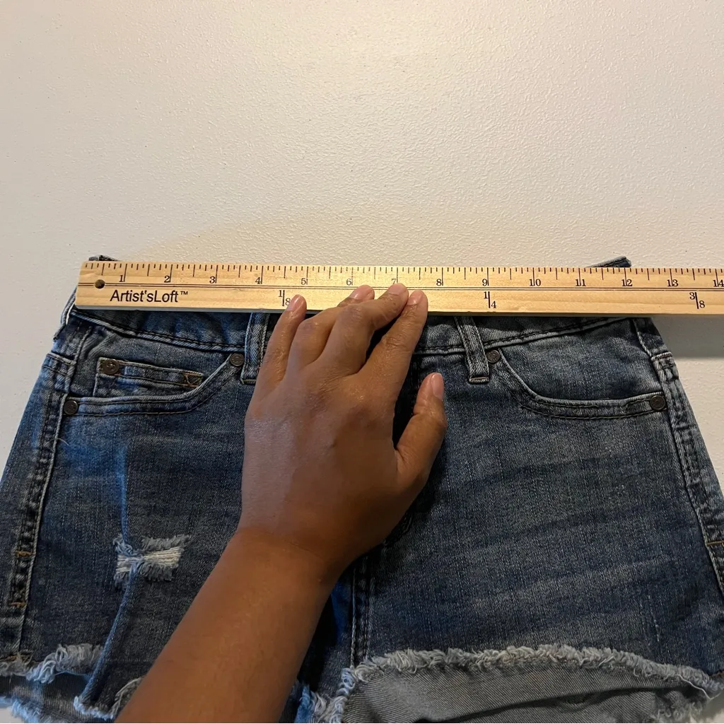 Celebrity Pink Stretch Medium Wash Denim Distressed‎ Women Cutoff Shorts Size 2 - Image 10