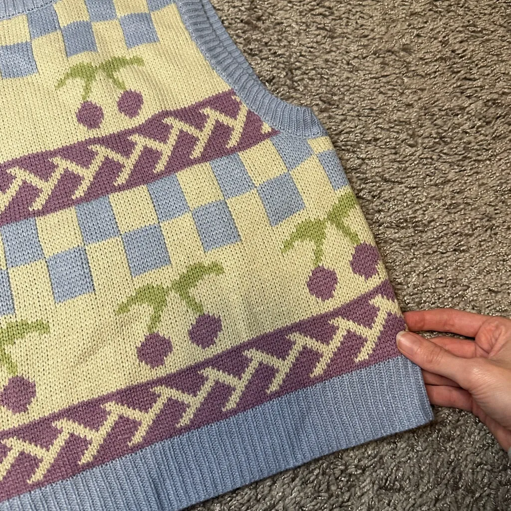 Le Lis Multicolor Patterned Sweater Vest - Image 3