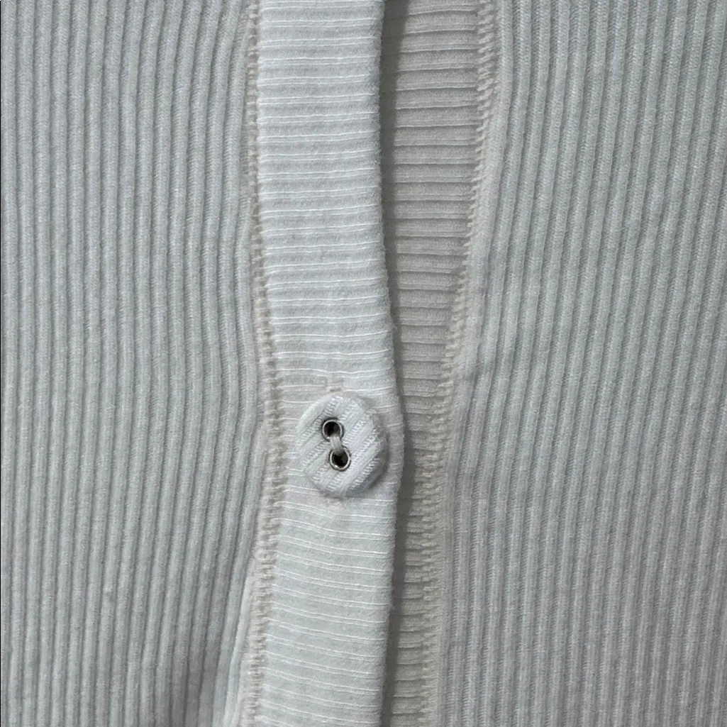 SKIMS Soft Lounge Button Up Henley Onesie in the color off white. Size L - Image 4