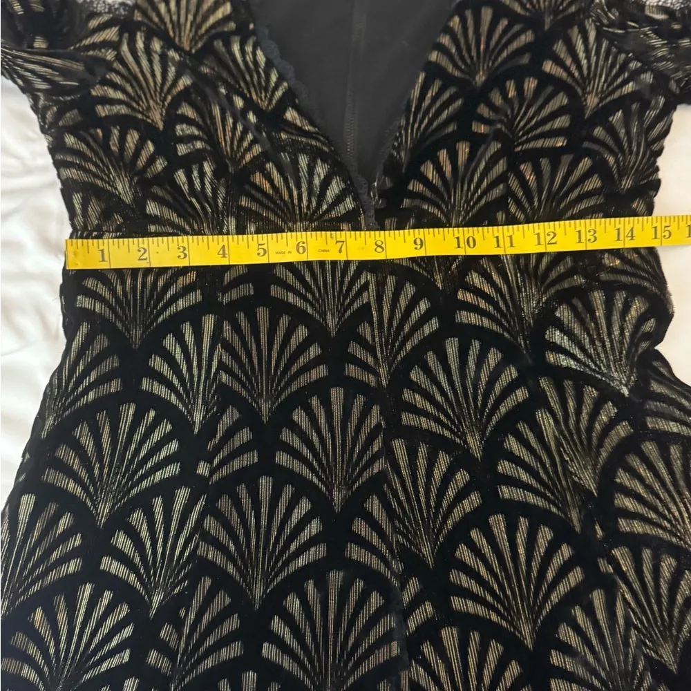 Alice + Olivia Aria Metallic cold shoulder mini dress Sz 4.  A42 - Image 13