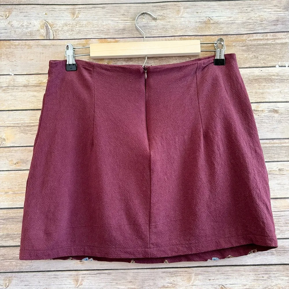 Umgee Skirt Women’s Size Medium Burgundy Linen Floral Embroidered Mini - Image 3