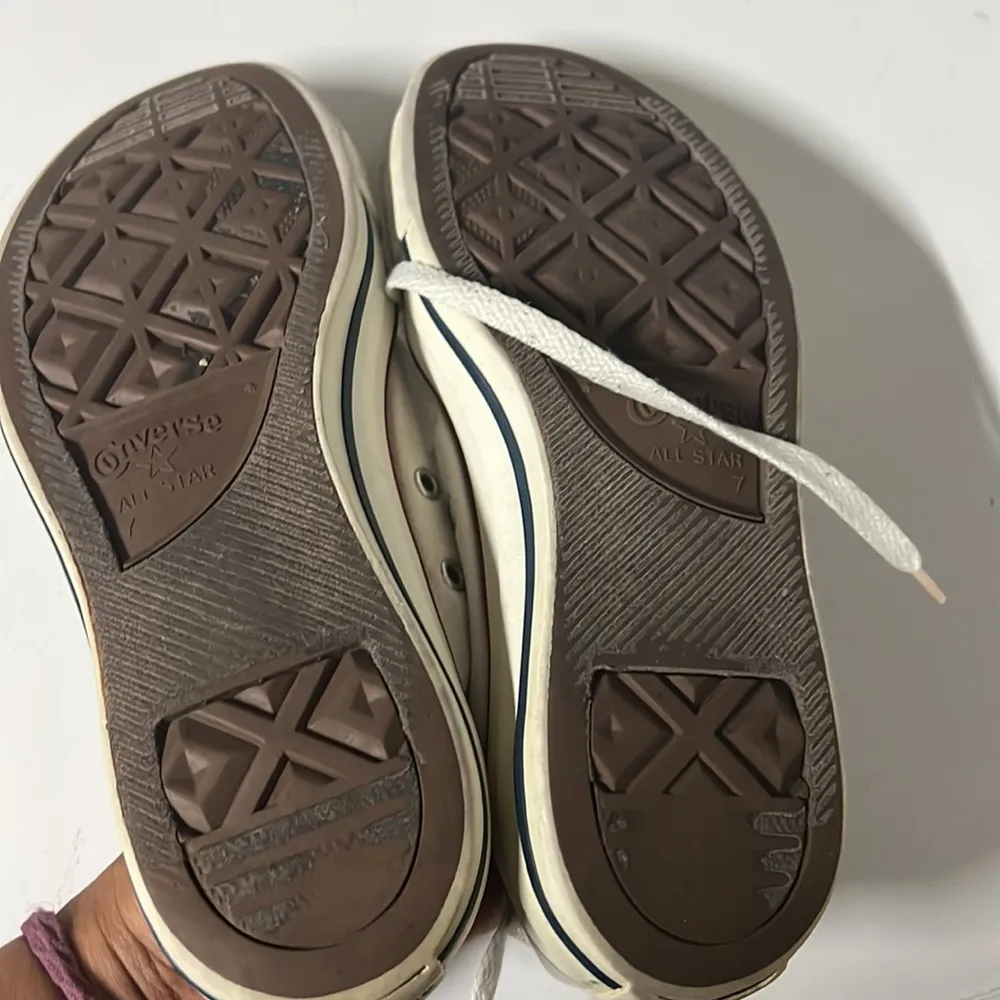 Converse Unisex Shoe in Cream M7 W9 - Image 9