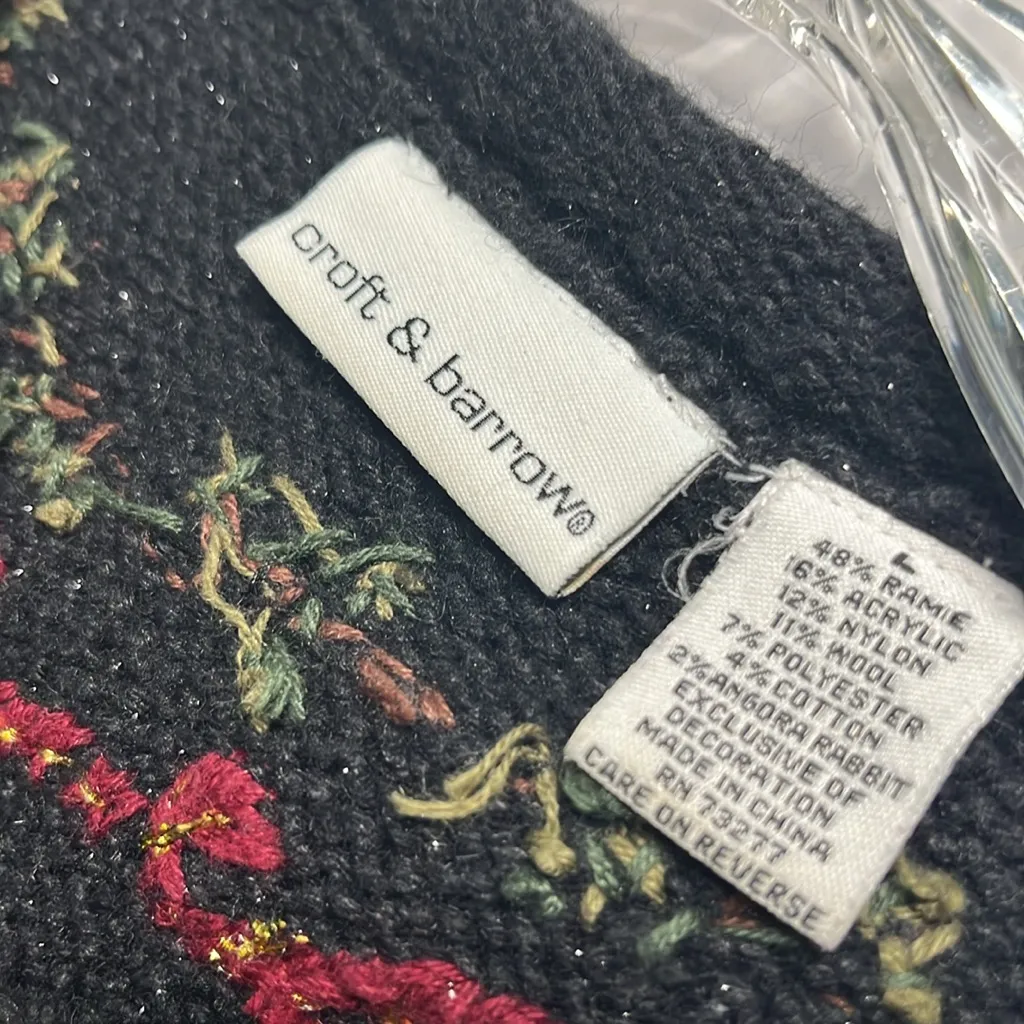 Vintage Christmas Poinsetta embroidered Cardigan with Red and Green Embroidery Black Size L - Image 9