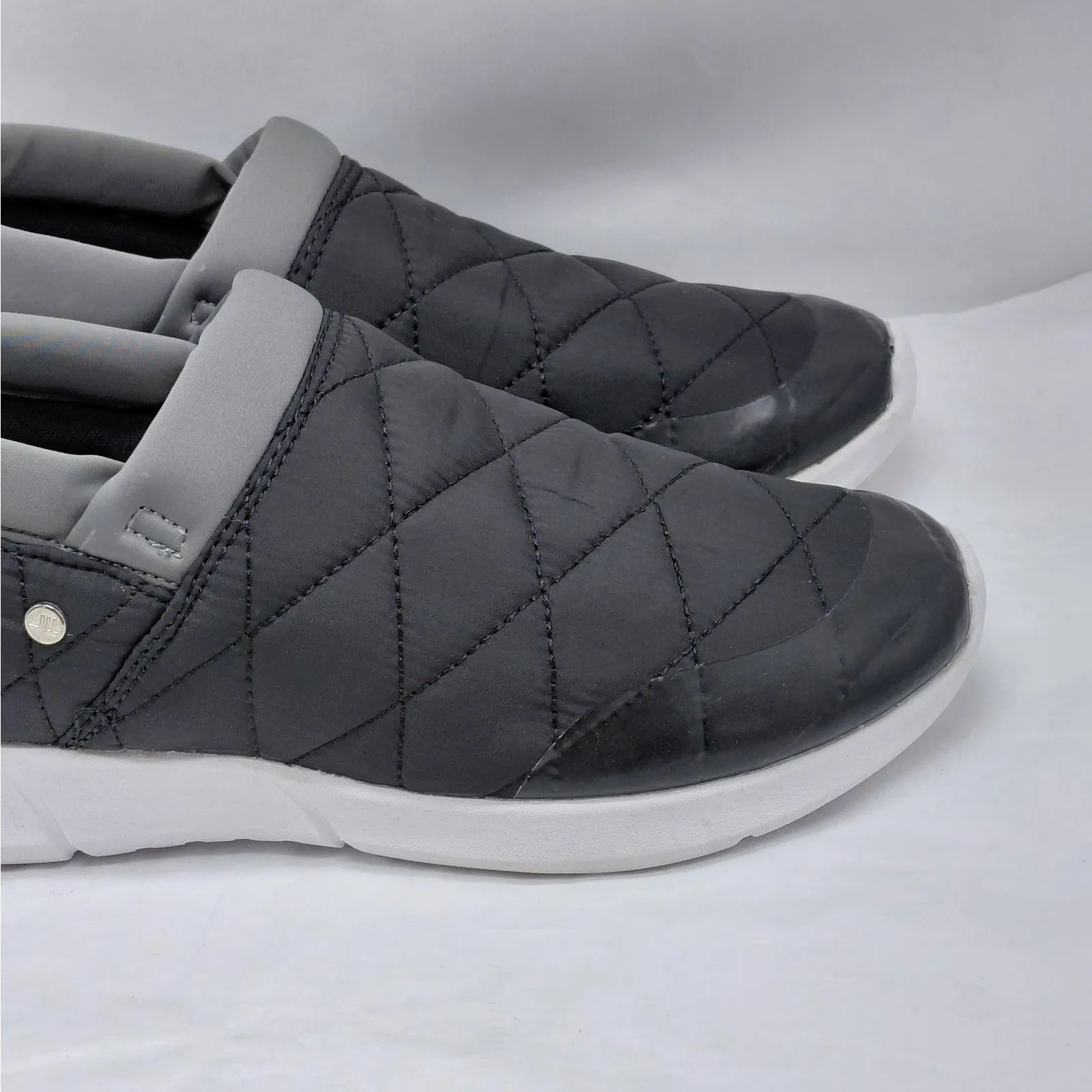 London Fog Kellie Slip On Sneakers Womens 9.5 Black Quilted Casual Comfort Shoes - Image 5