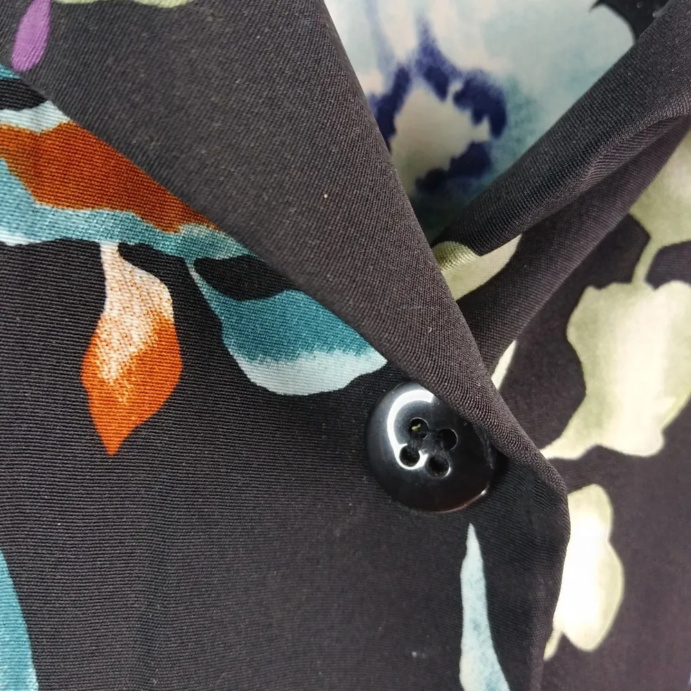 Jaclyn Smith 26 Short Sleeved Black All Over Floral Button Up Top Plus - Image 5