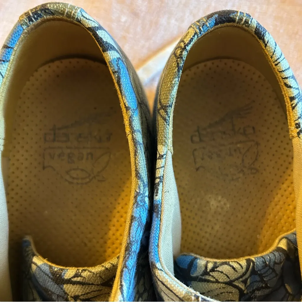 Dansko blue canvas floral print shoes vegan white rubber toe size 38 - Image 9